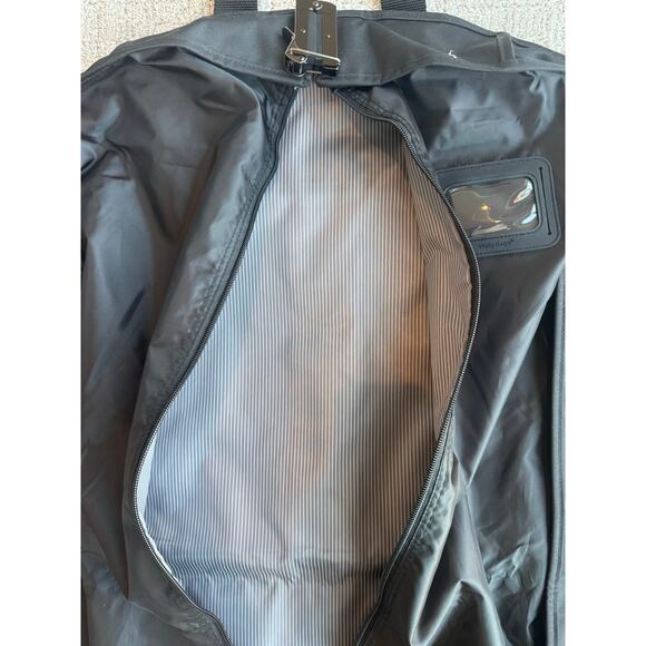 Wallybag Garment Bag 40” X 22” X 3”with large exterior pockets Like New - Picture 9 of 14